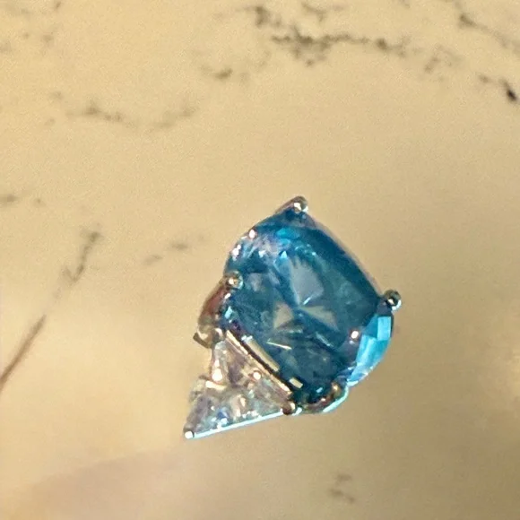 HP 🎉 Blue topaz ring size 5 - Picture 12 of 16